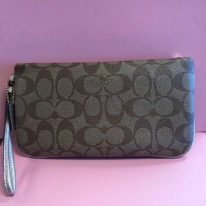 Coach wristlet khaki and gold NEW NEVER USED